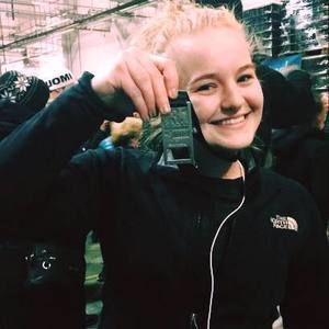 Meet your Posher, Phoebe